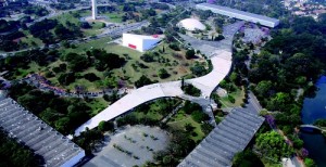 O Parque  do Ibirapuera tem dez portões de acesso 
