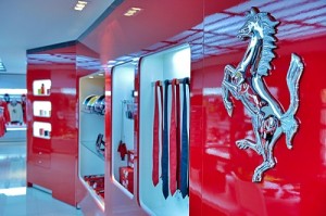 Toda a arquitetura do espaço da Ferrari veio diretamente da Itália