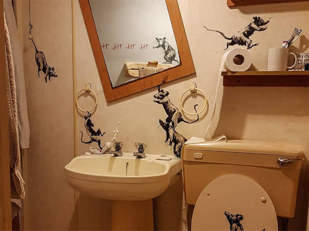 banksy-cria-arte-no-banheiro-durante-isolamento-por-coronavirus