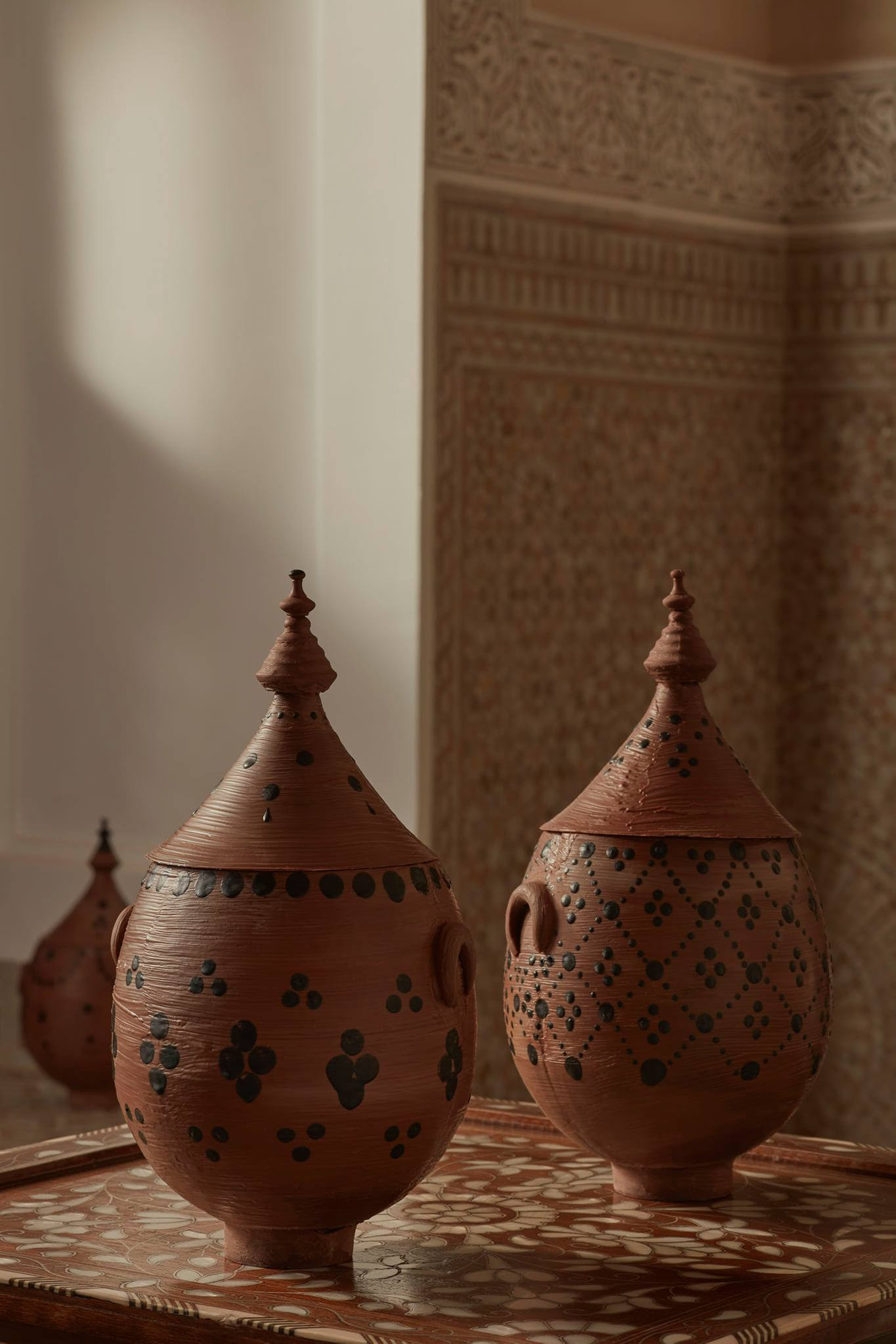 Arte e chocolate: Royal Mansour Marrakech cria ovo de Páscoa em homenagem às raízes ancestrais da cerâmica berbere