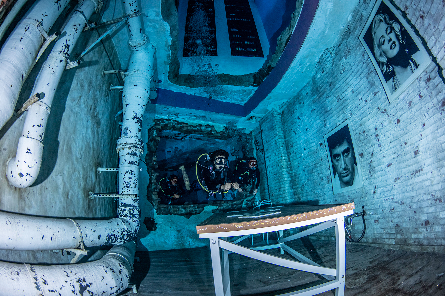 Dubai inaugura a piscina de mergulho mais profunda do mundo