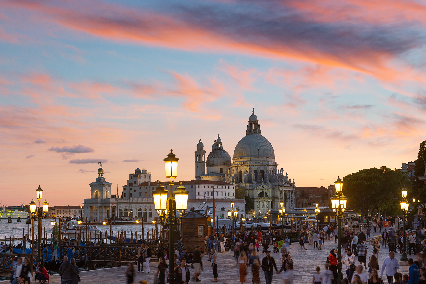 Veneza adia imposto turístico até 2023