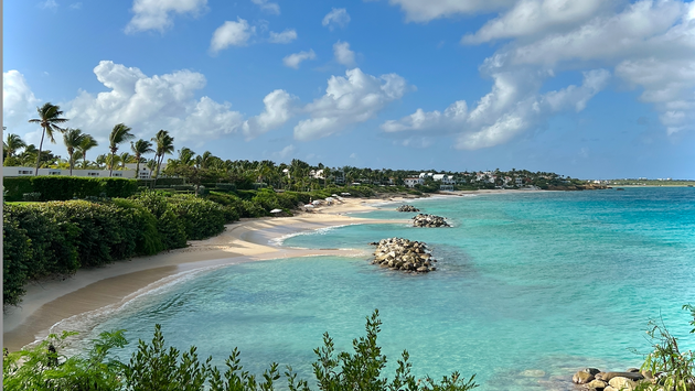 Anguilla suspenderá testes de pré-chegada para viajantes vacinados