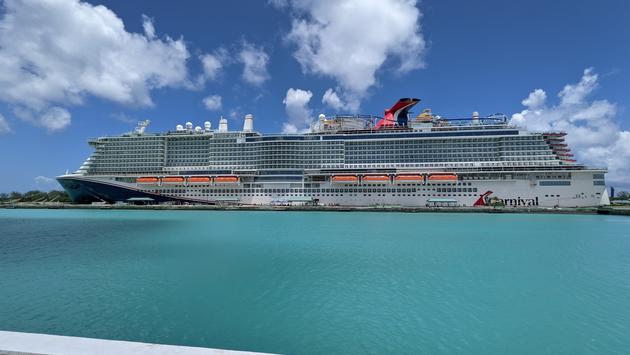 Carnival Cruise Line implementa toque de recolher para menores